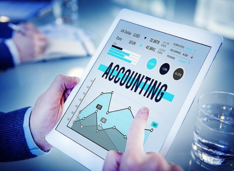 What Are Some Common Risks of Online Accounting?